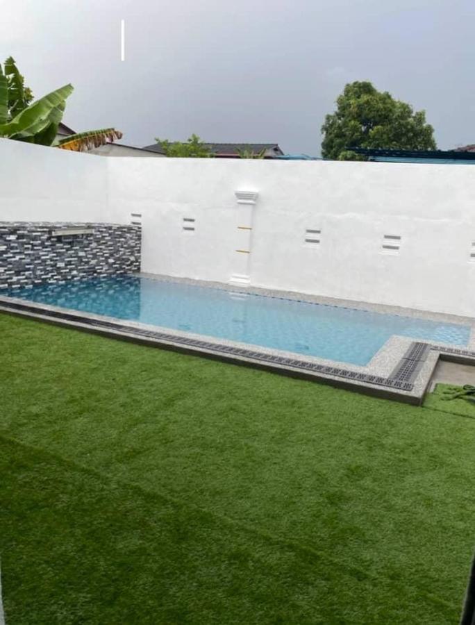 Ujang Guest House - B&B