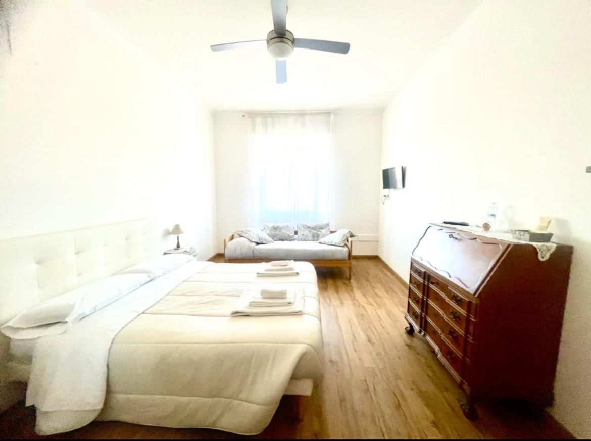 Basic Triple Room with Shared Bathroom