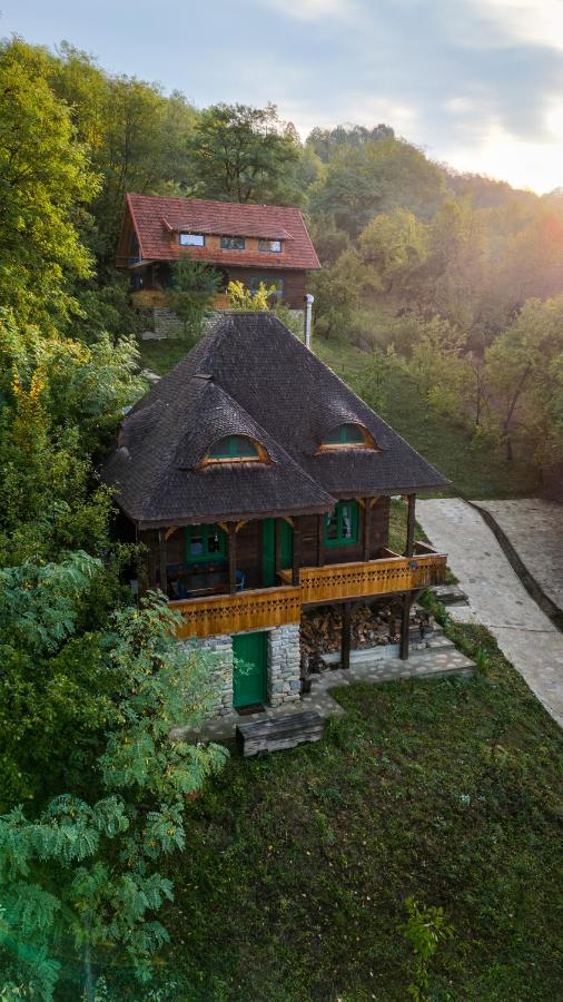 La sat - Mândră Ioană - B&B