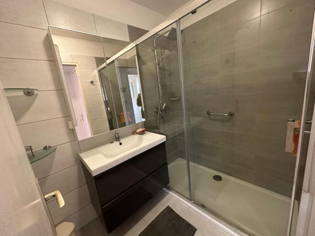 Grand T2 avec loggia et terrasse à proximité du port de Saint Mandrier et des plages - B&B Saint-Mandrier-sur-Mer