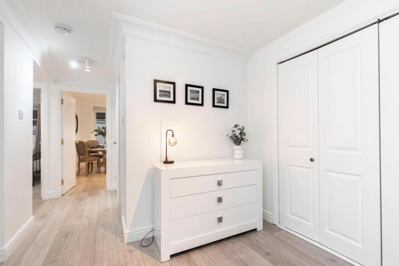 Beautiful 2-Bed 2 Bath Regency Flat with Parking - B&B