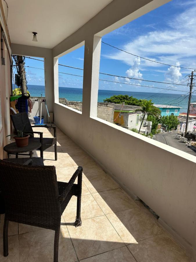 Beautiful ocean view la perla - B&B