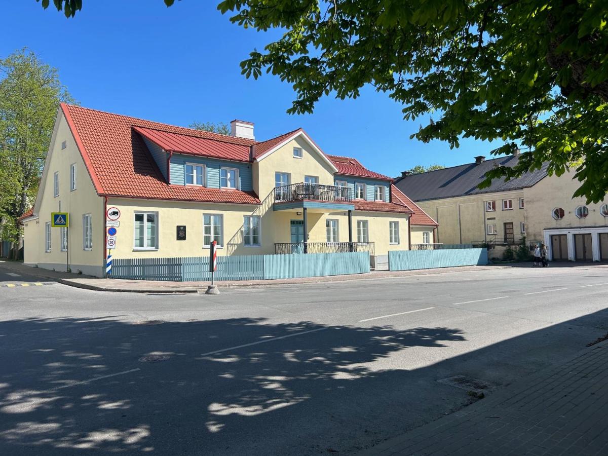 Haapsalu Old Town Elegance - Bed and Breakfast