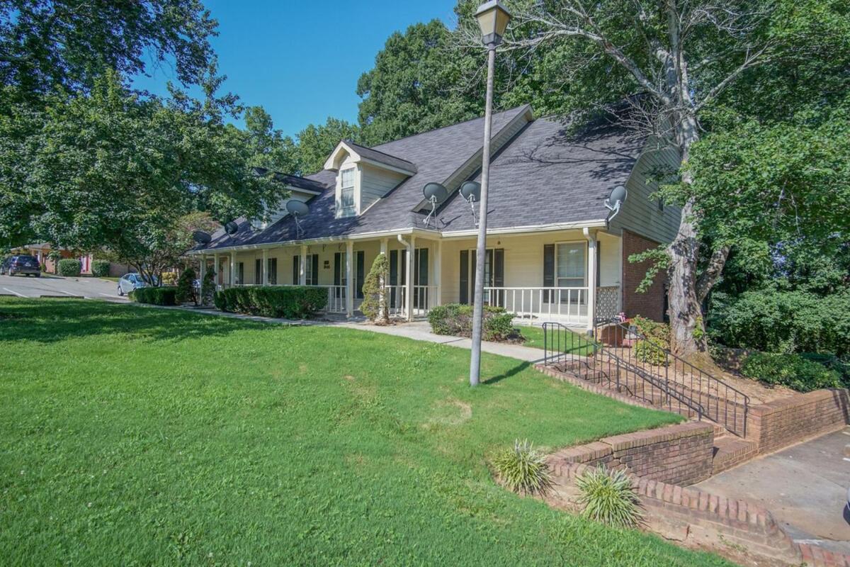 2 BR Townhouse - 10 Mins to Horse Park - B&B