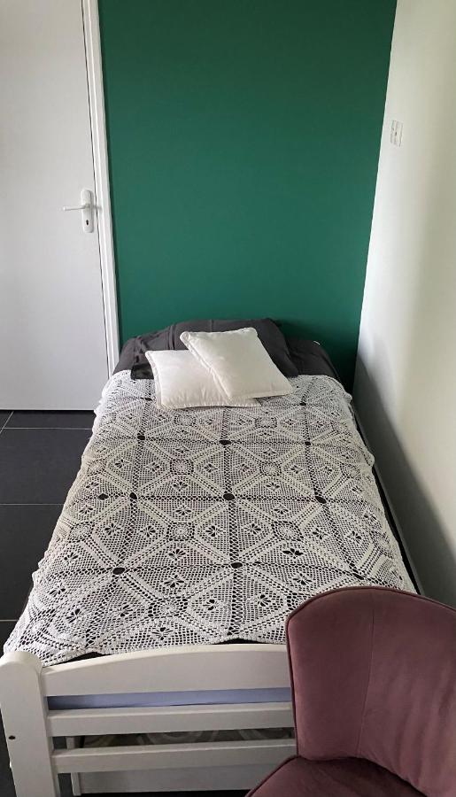 Deluxe Double Room (2 Adults + 1 Child)