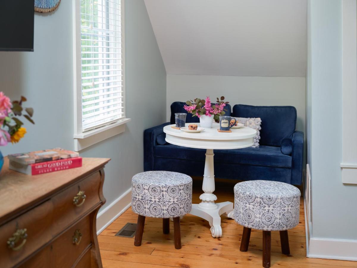 Queen room with Spa Bath -Golden Maple