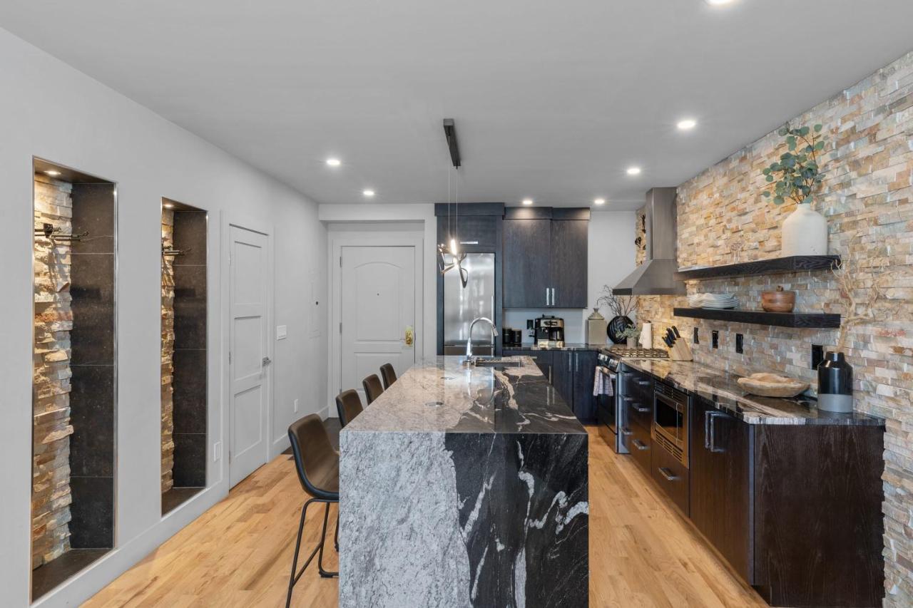 Most Luxurious1Br in town And steps to the Gondola - B&B