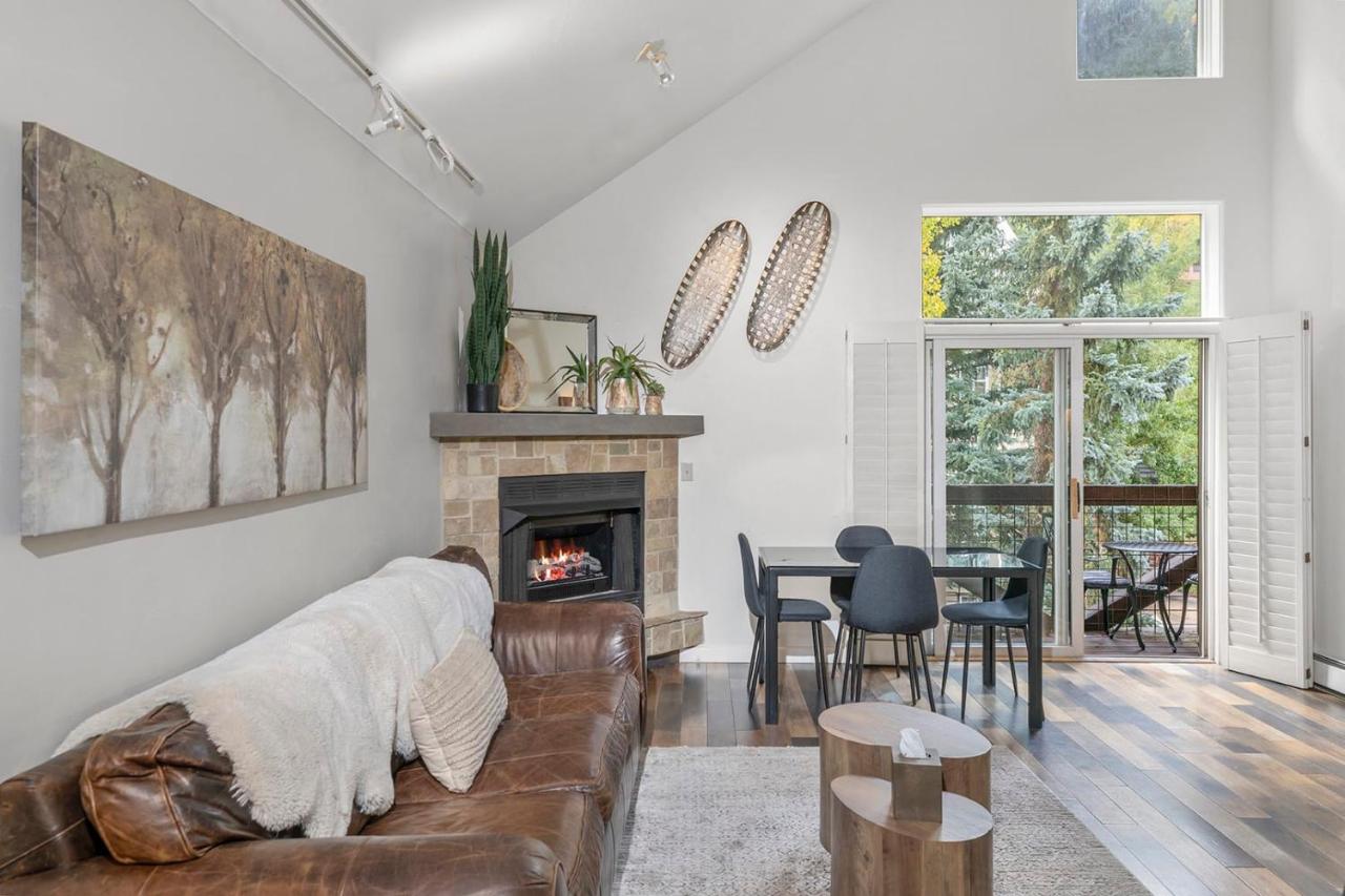 Ski In out Remodeled Luxury Condo - B&B