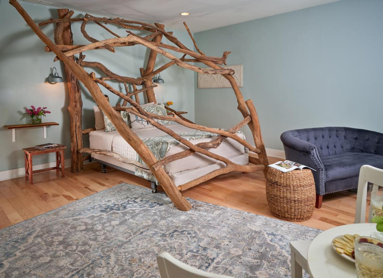  Queen room with Spa Bath- Driftwood