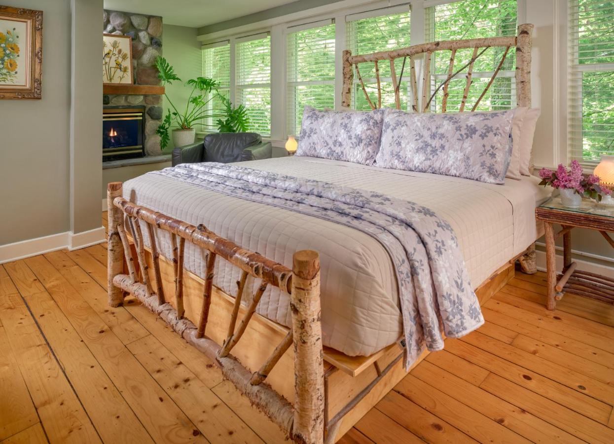 Two-Bedroom Suite with Spa Bath- White Birch
