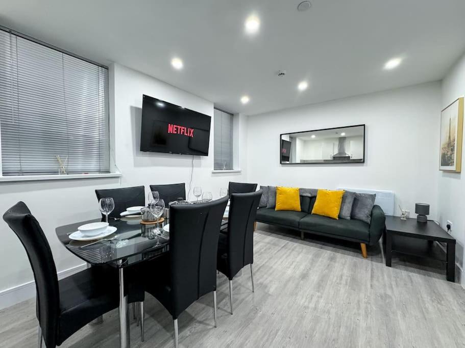 Modern City Centre 3 Bedroom Flat - Free Parking - Chambres d’hôtes Cardiff