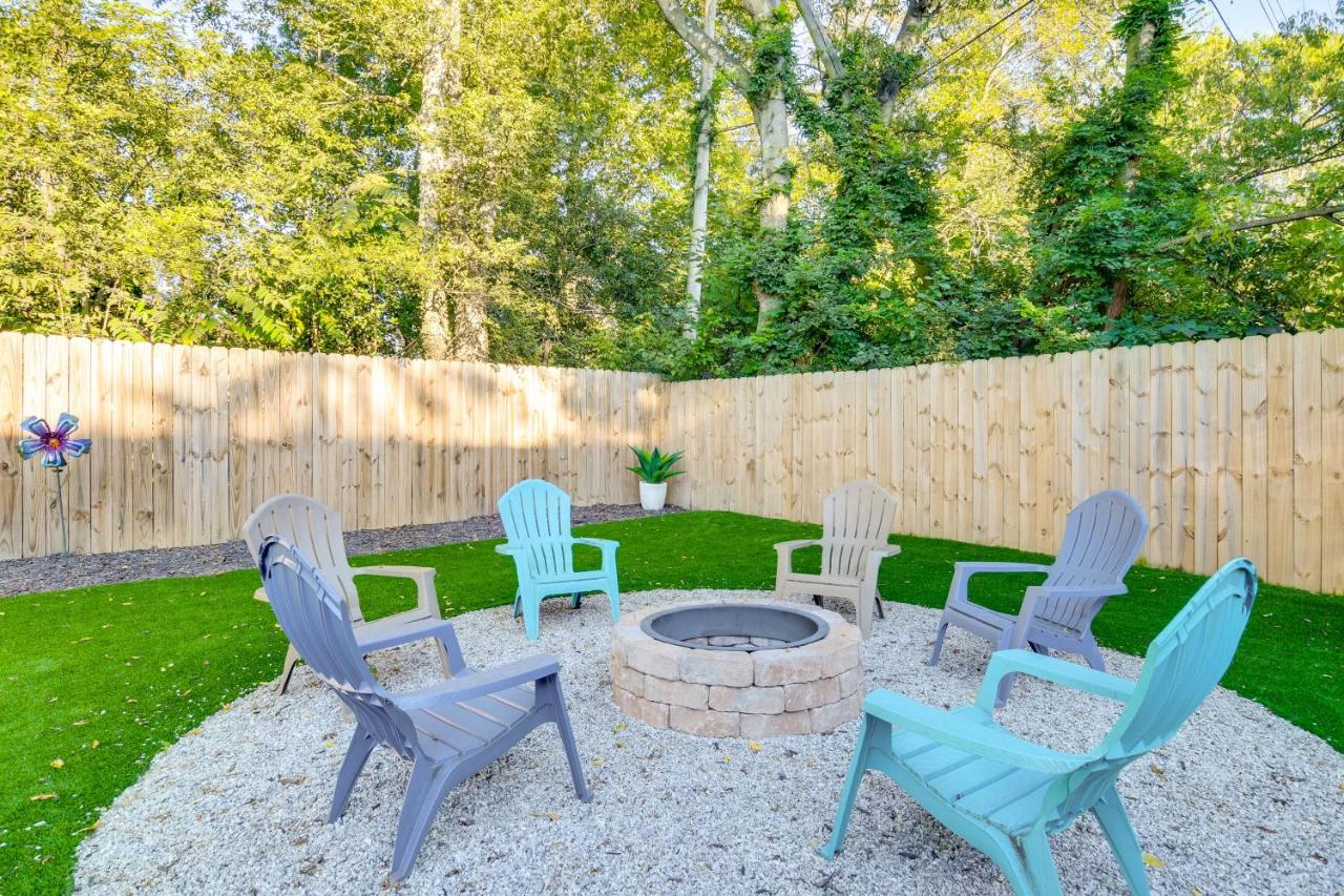 Greenville Escape with Deck and Fire Pit! - Ferienwohnung