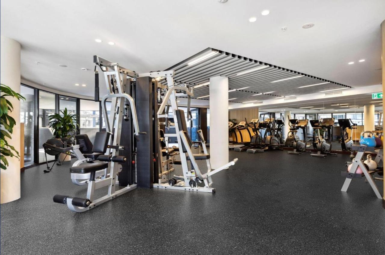 Elegant Retreat with Pool, Gym & Cinema in ACT - Chambres d’hôtes Phillip