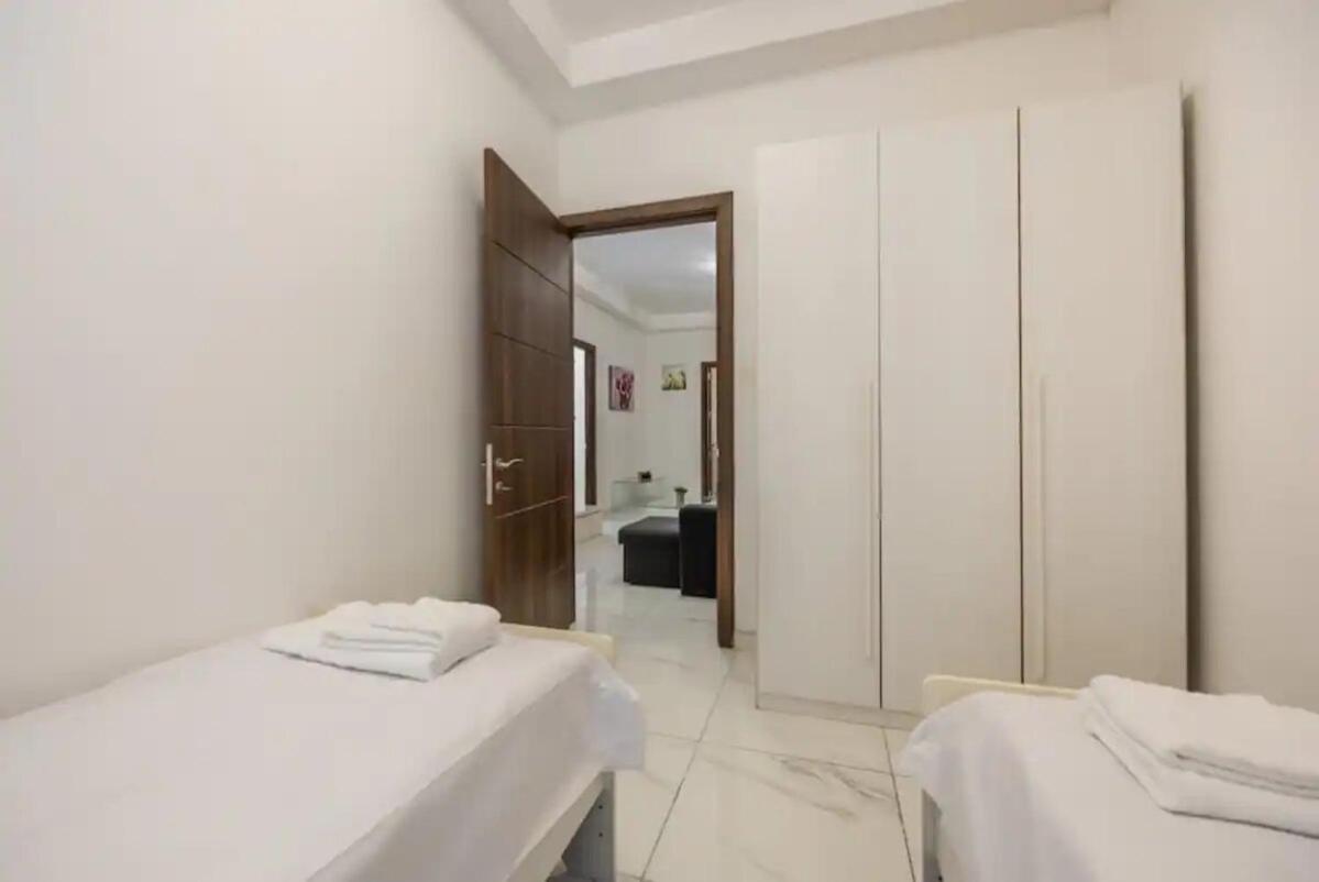 2 Bedroom apartment in Sliema, Malta No 6 - Bed and Breakfast Sliema