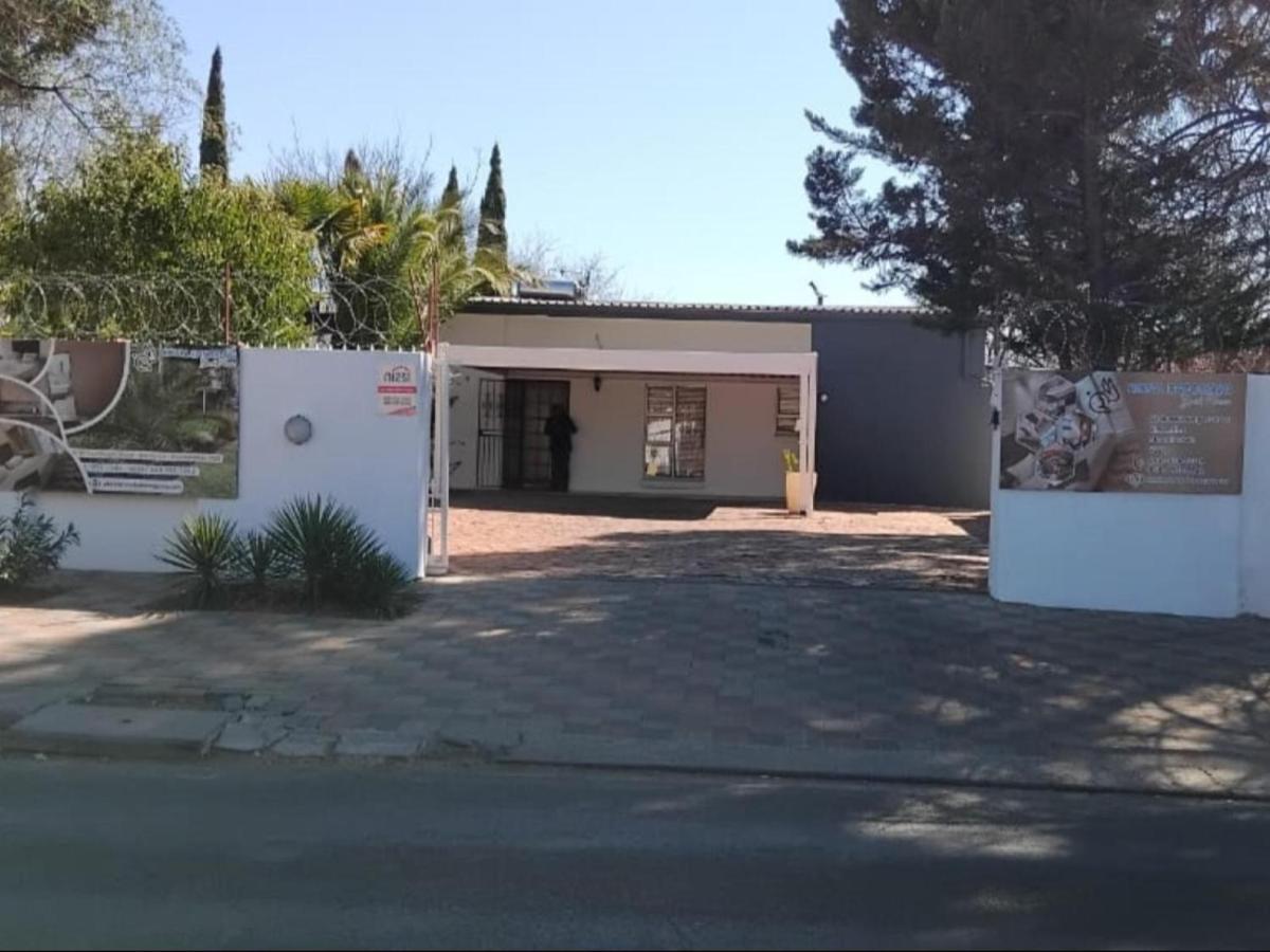 Royal Bafokeng Guest House - B&B