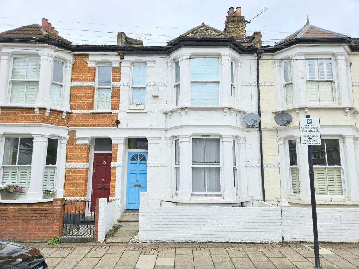 Two bedroom Flat with Private Patio in Battersea - Ferienwohnung