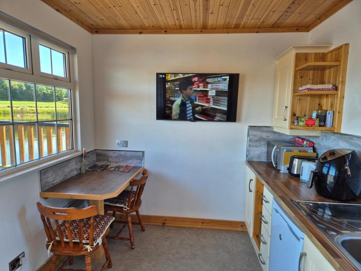 Waterfront Lodges - South Cabin - B&B