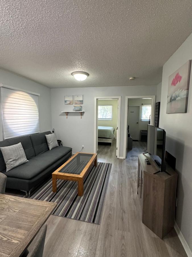Lovely 2 bedroom condo, 2 minute walk fr downtown - B&B