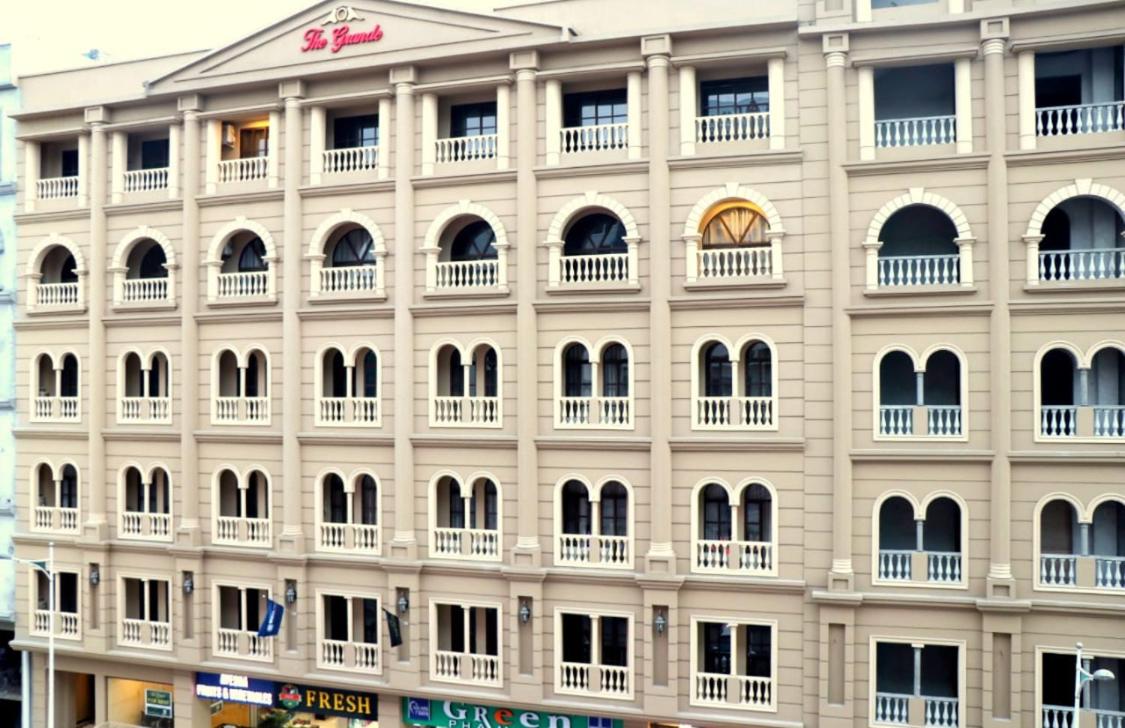 The Grande Luxury Apartments bahria town phase 4 - B&B