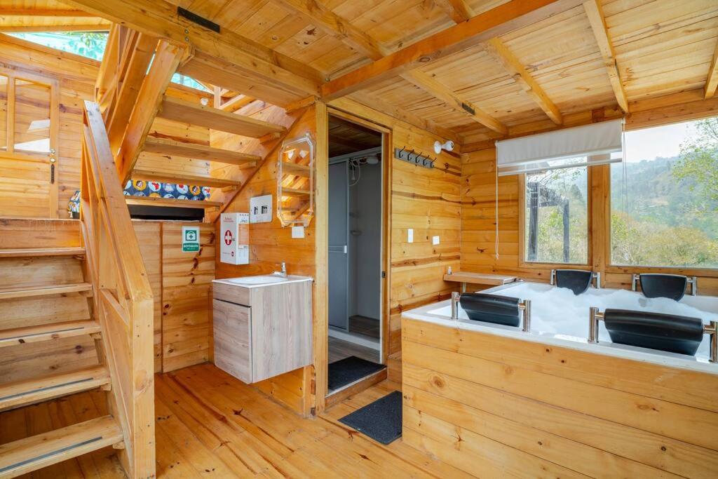 Ecocabañas B&B - Cabaña de lujo con jacuzzi privado cerca a termales - B&B