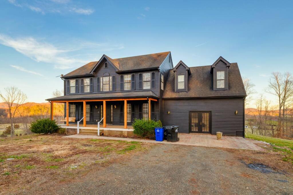 Hilltop Hideaway - Pool - Jacuzzi - Ping Pong - 12 guests - Fireplace - Mountain Views - Pets are allowed by request - B&B Roseland