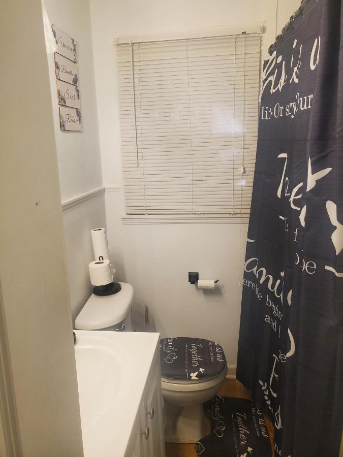 Entire Comfy Home Near ATL airport -Two Bedrooms - B&B