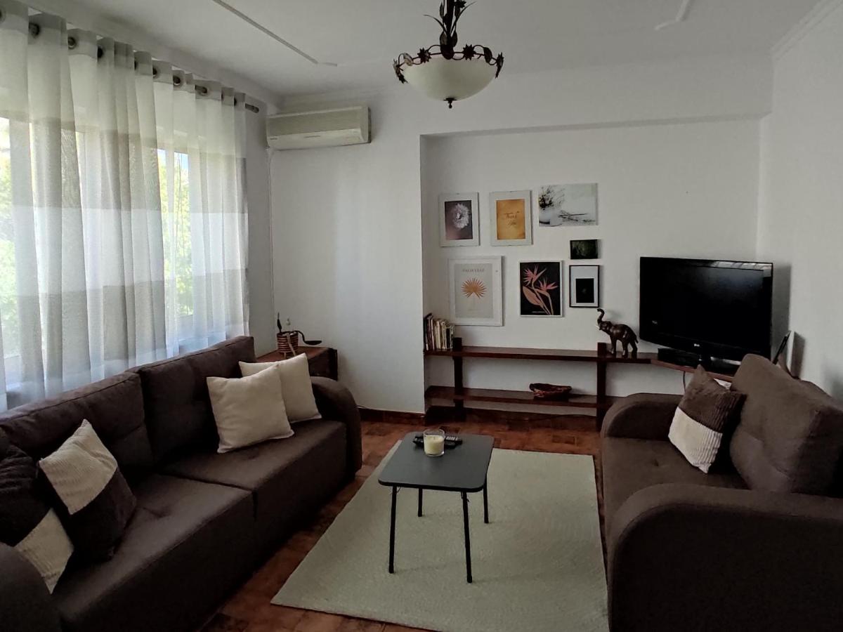 Tirana Center Rustic Retreat - B&B Tirana