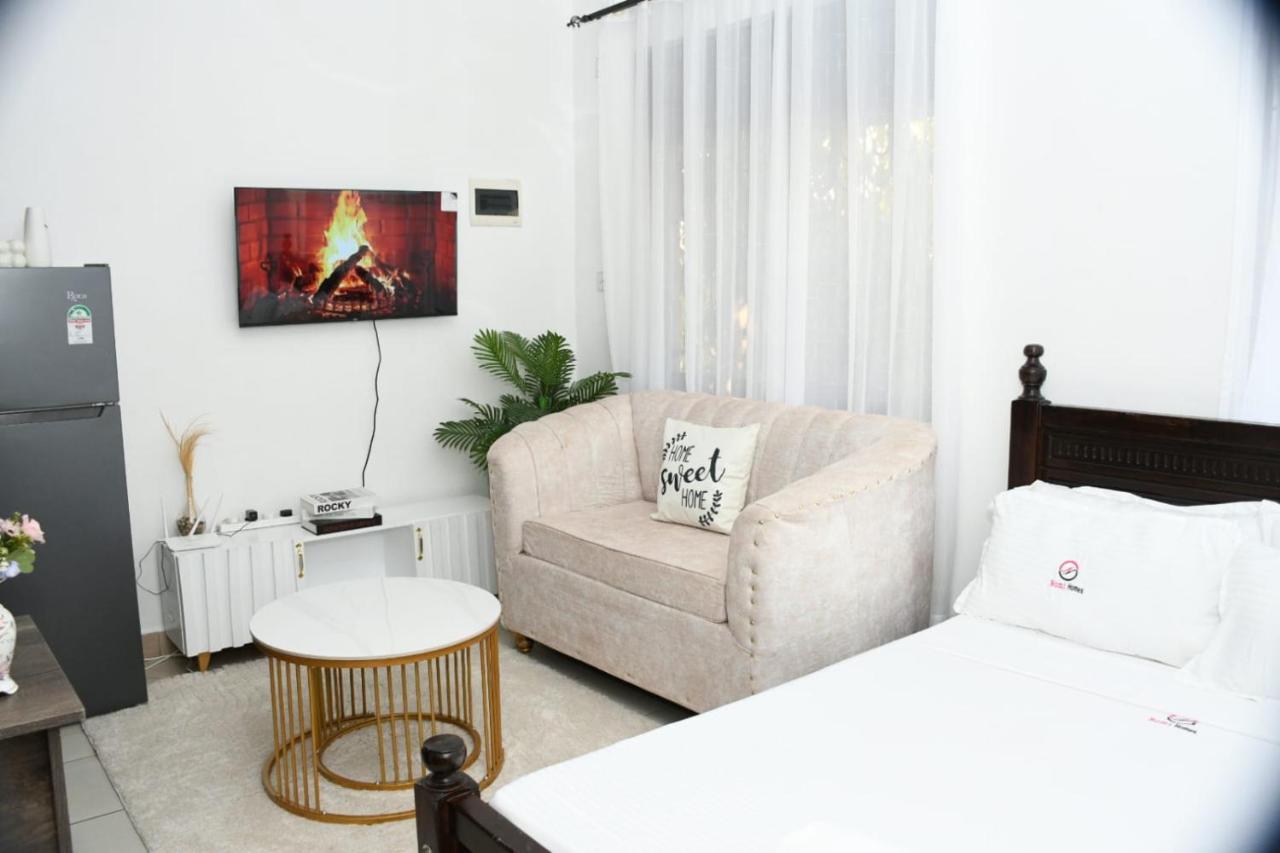 studio near oshwal academy nyali - B&B