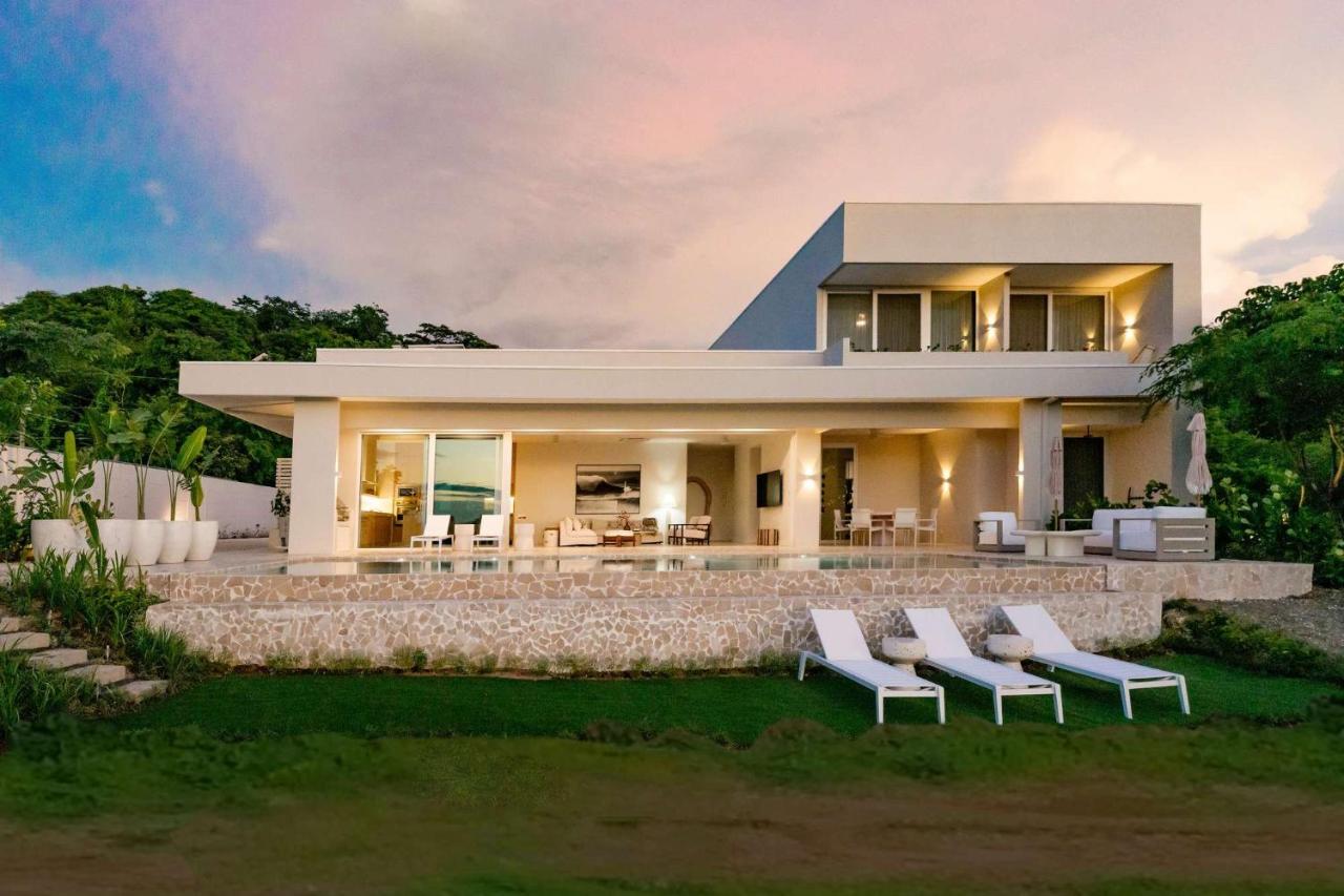 Secluded Luxury Mansion with Sleek, Modern Design, High-End Amenities, and Spectacular Views - Chambres d'hôtes Potrero