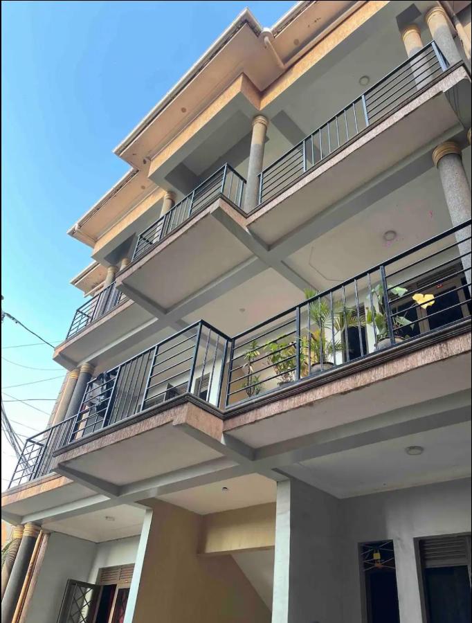 Casa Bonita with Unlimited Wi-Fi - Chambres d’hôtes Kampala