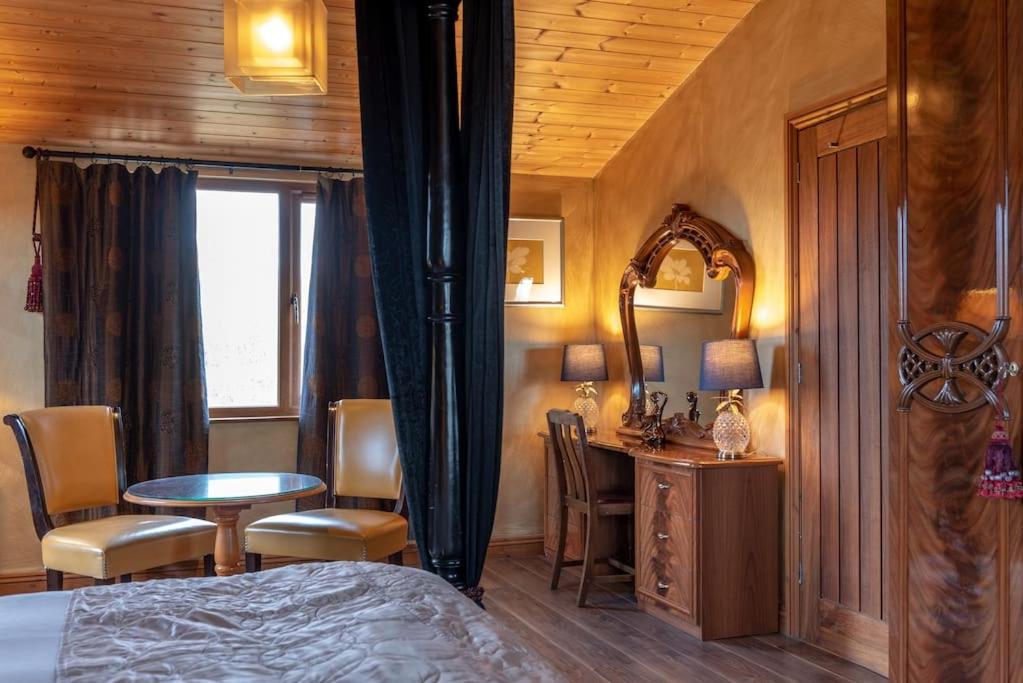 Havana Lodge - Still Rabbit - Hot Tub - Yorkshire - B&B York