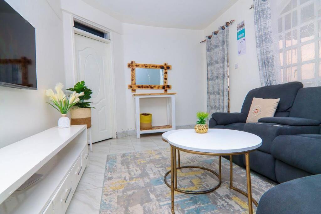 Enkaji Homestay 1 Bedroom Apartment Naivasha - B&B