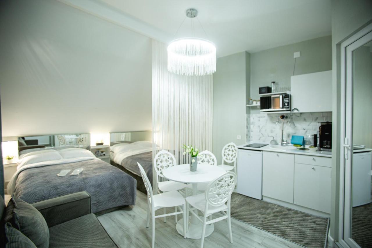 Golden Palace - Bed and Breakfast Koetaisi