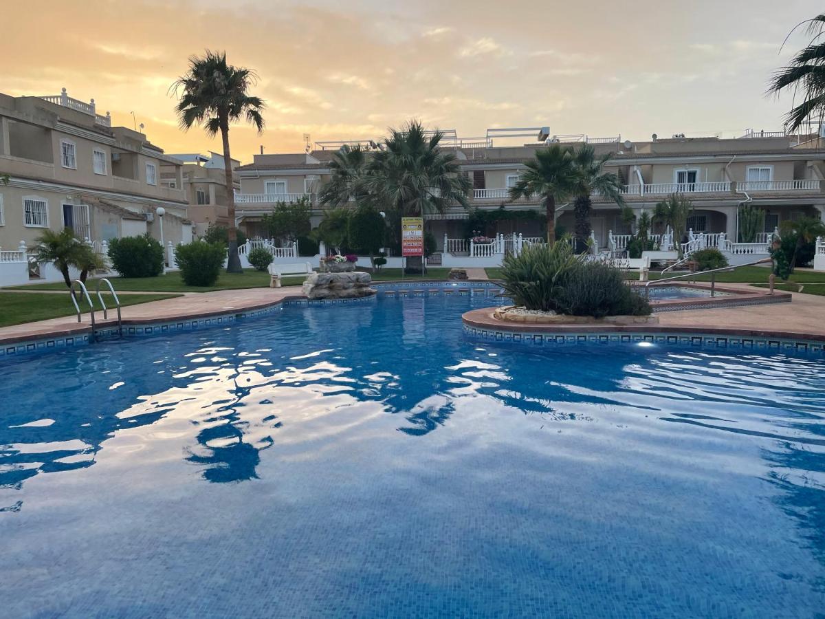 Lovely 2 bedroom apartment on El Divino, Los Alcazares - Chambres d'hôtes Los Alcázares