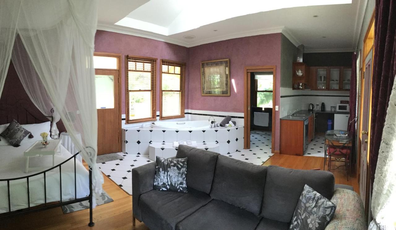 One-Bedroom Spa Cottage - Savannah's 