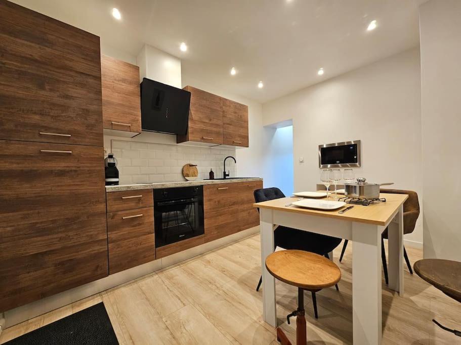 Maison avec garage et terrasse quartier historique - Chambres d’hôtes