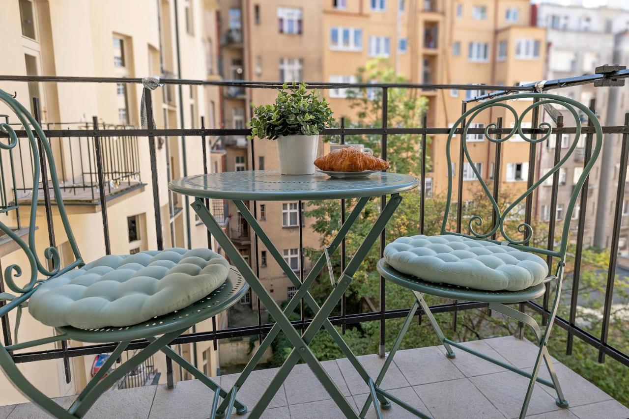 Prague Days - 2BDR - 2 Balconies - Residential Area - B&B Prague