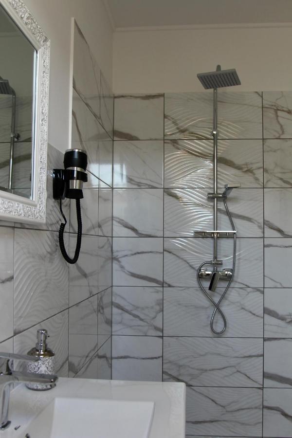 Zweibettzimmer mit eigenem Bad