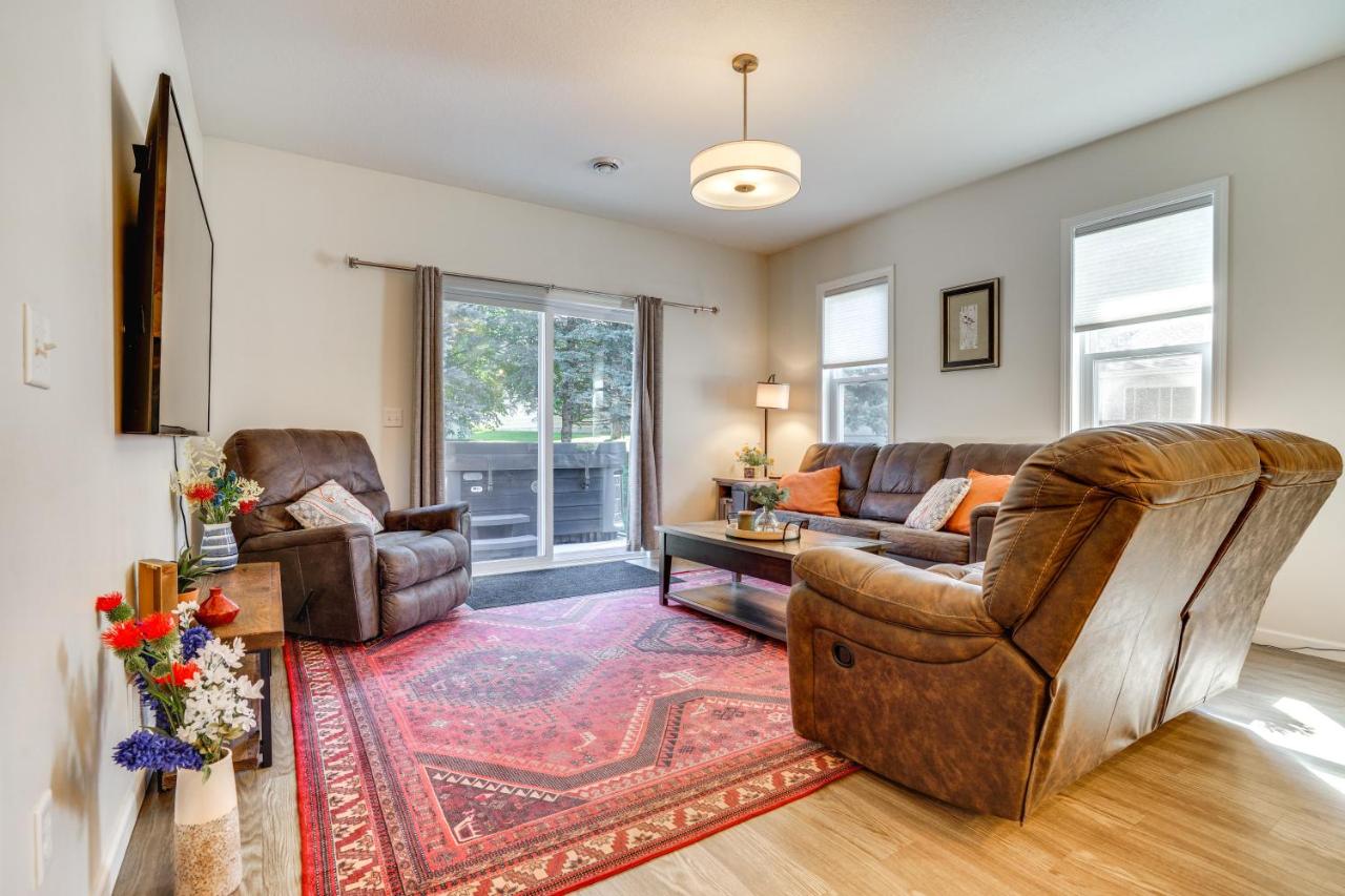 Mankato Getaway with Game Room and Salt Water Hot Tub! - B&B
