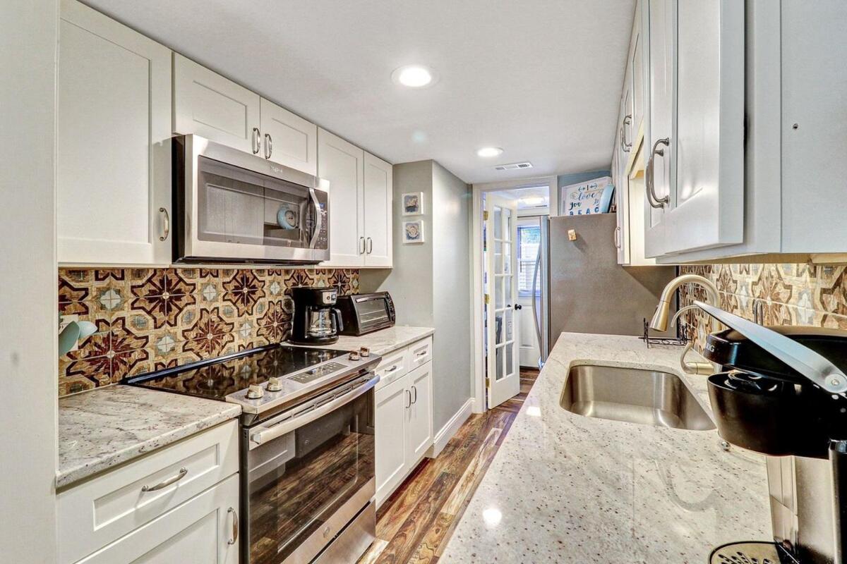 Coligny Villa 2 bd 2 & one half bath with pool-walk to beach 13CV - Chambres d'hôtes Hilton Head