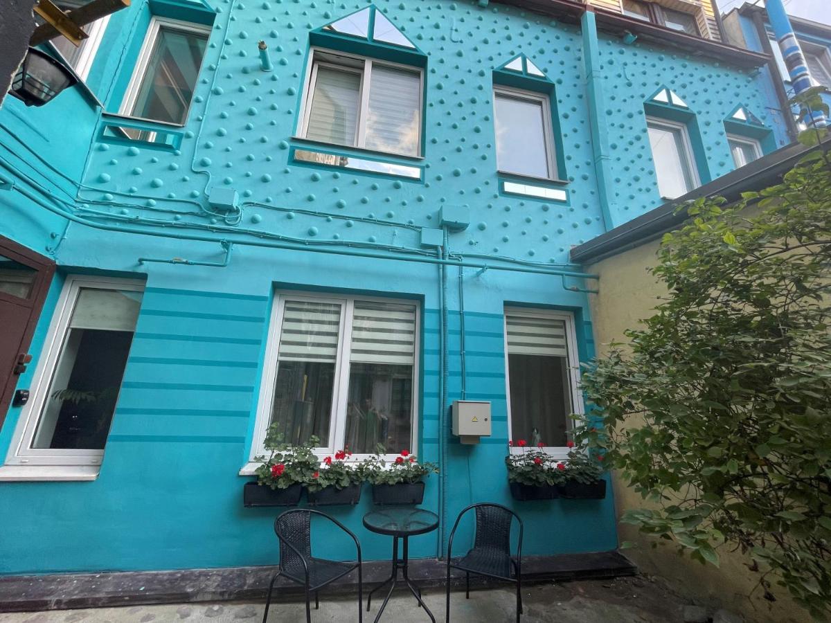 Courtyard gallery apartment with free parking - Bed and Breakfast Kaunas