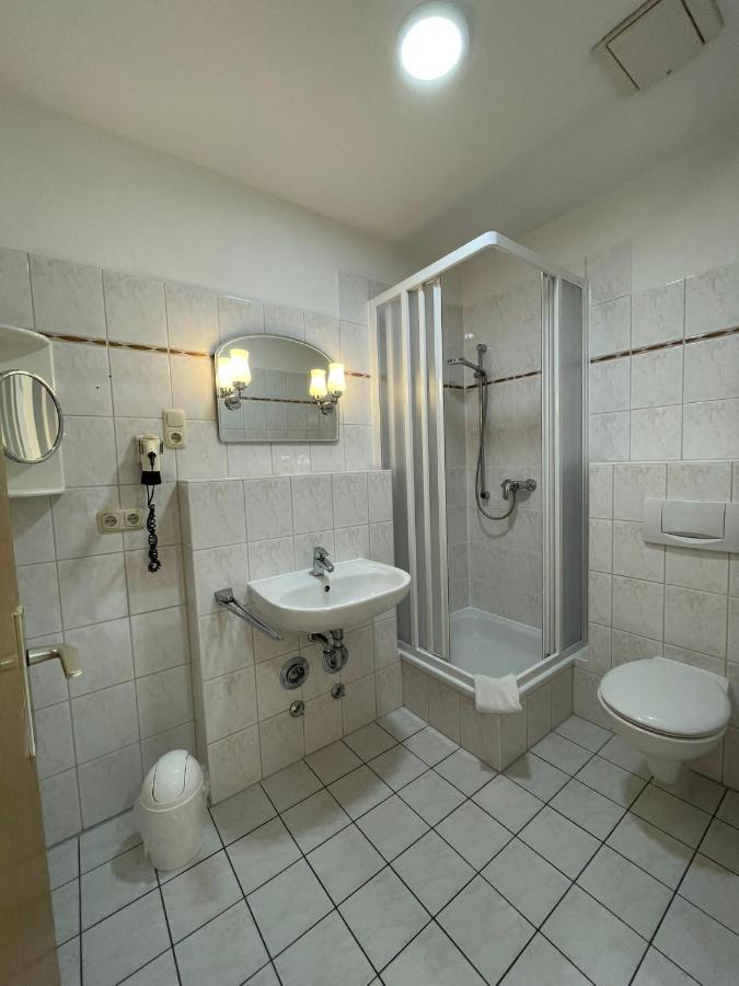 One-Bedroom Apartment with Shower