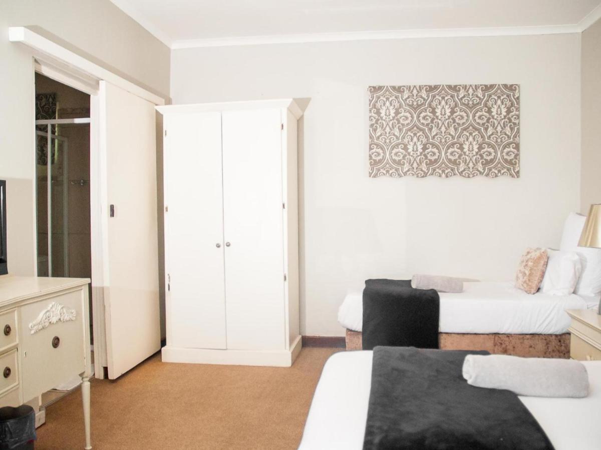 Camera Deluxe Doppia con Letti Singoli