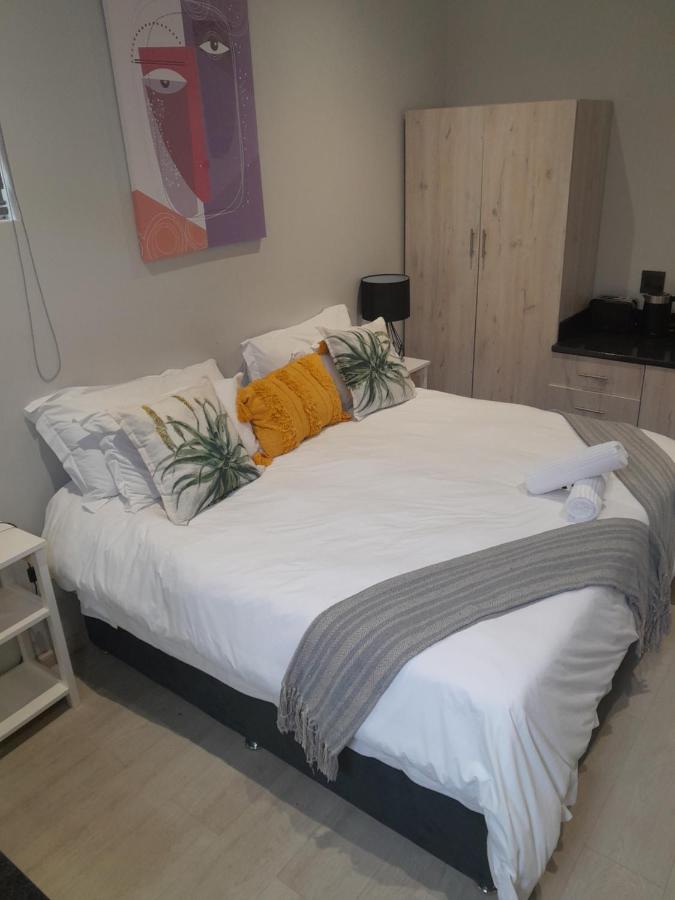 Estudio con cama extragrande