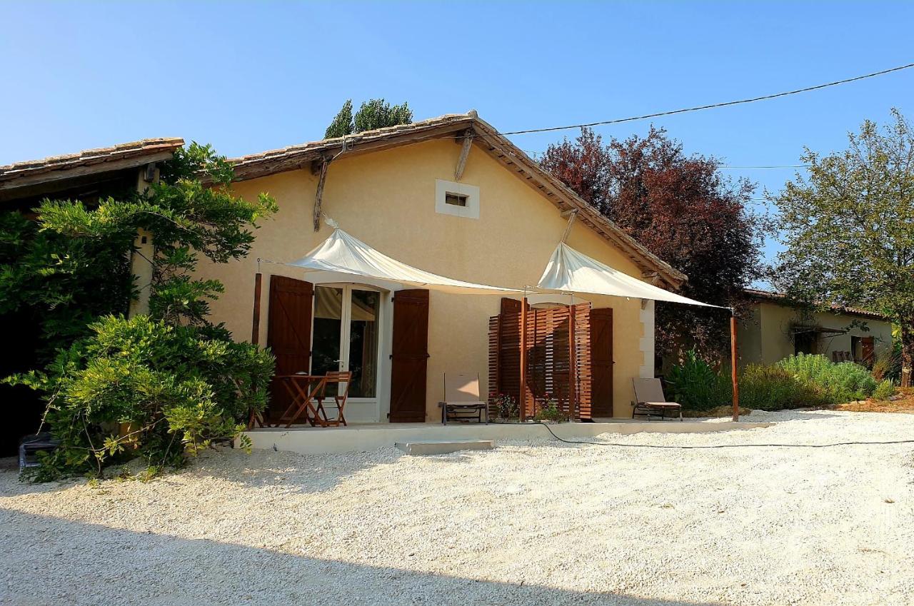 Les Gites Sur La Colline - 28 m2 one bedroom gite with shared pool - B&B Montignac-de-Lauzun