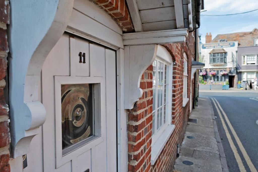 Cosy cottage central Canterbury with free parking - Bed and Breakfast Kent