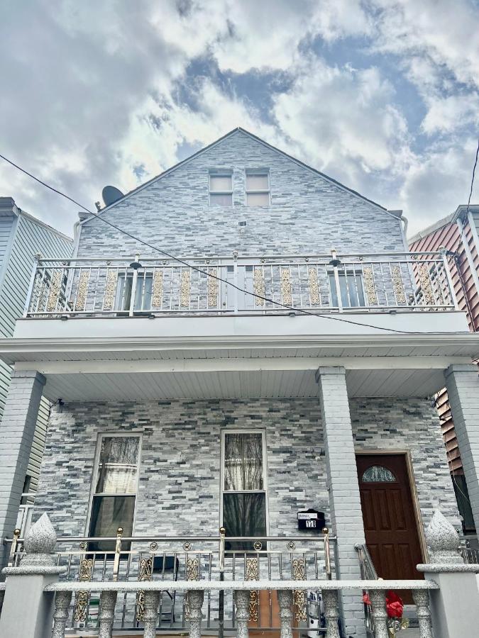 3 bedrooms in 2nd floor Modern Brooklyn home, Close to J train - Chambres d’hôtes