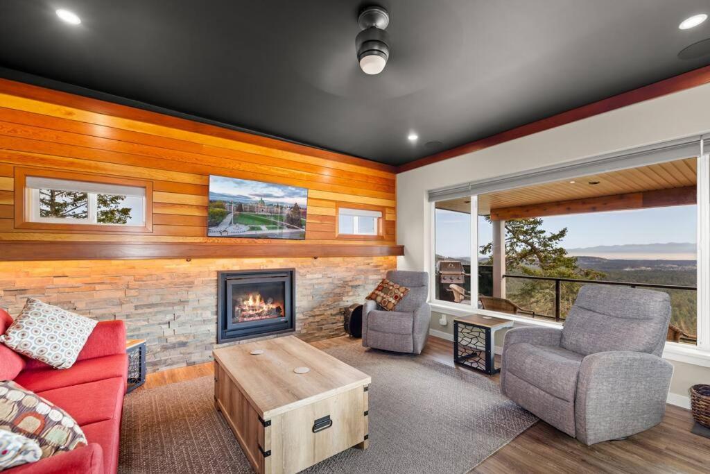 The Feather - B&B Victoria