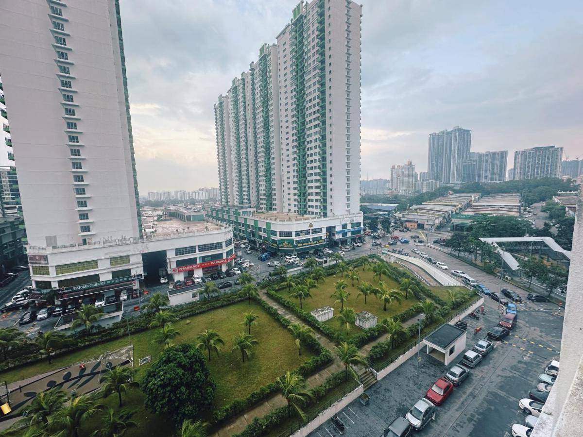Bukit Jalil 9 pax, OUG, Old Klang Road, Midvalley, Pavilion 2, Puchong, Kuala Lumpur - Bed and Breakfast