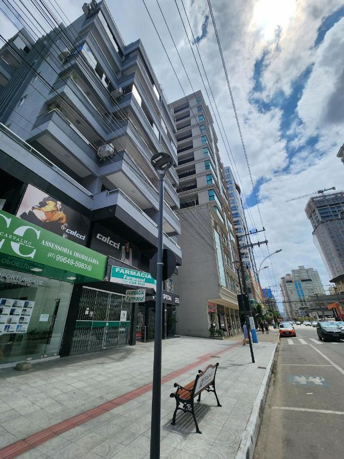 Loft na av. Meia Praia, Itapema - B&B